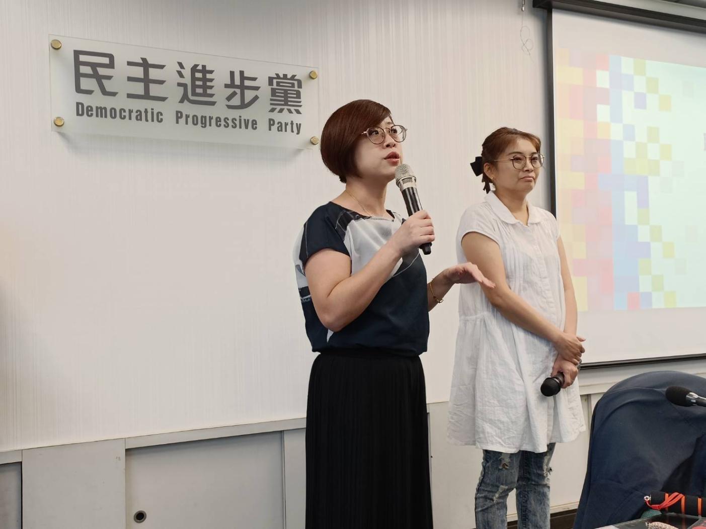 性平爭議延燒，民進黨13日舉行首場性平課程，邀請高雄市女性權益促進會副理事長黃嘉韻擔任講師（右）。資料照片