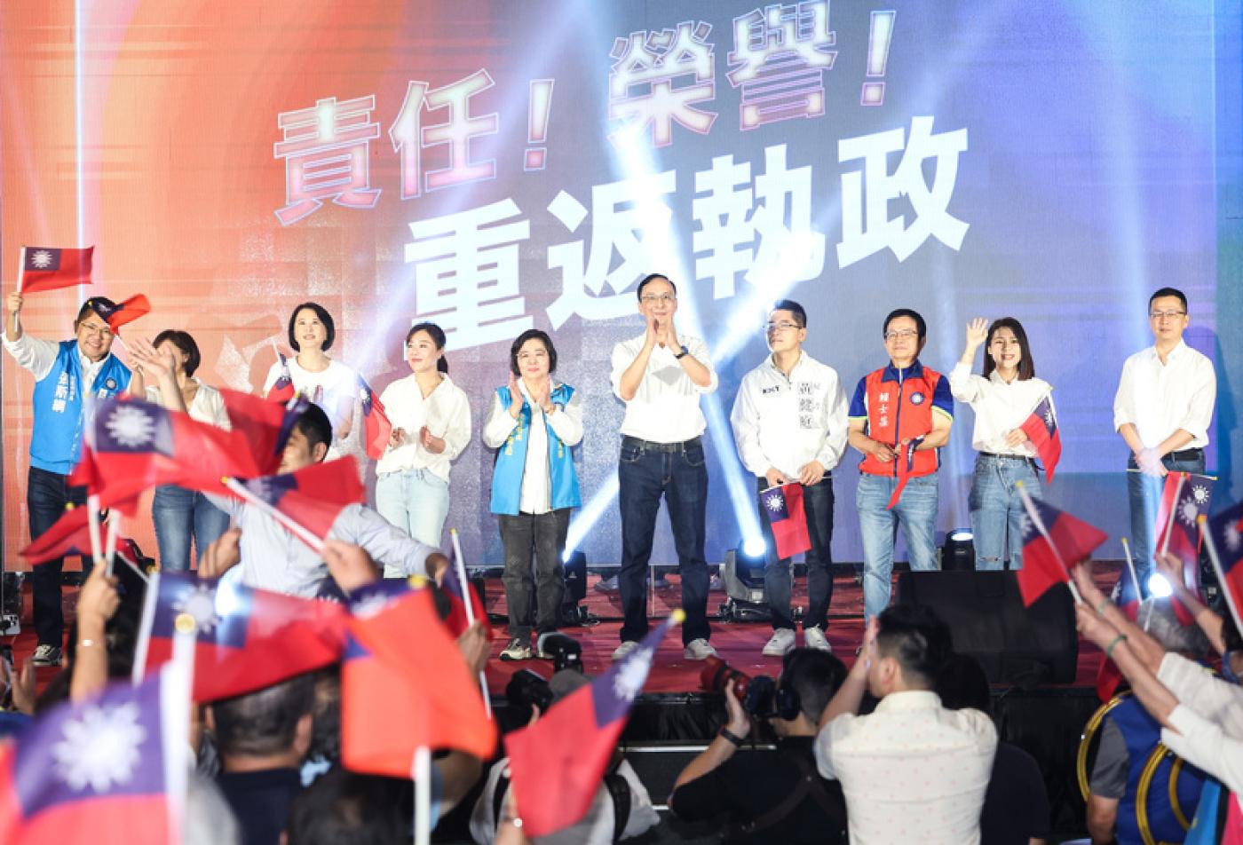 國民黨台北市黨部2日下午舉辦「鳳鳴朝陽 萬眾一心」總統暨台北市立委參選人大誓師，黨主席朱立倫出席，為北市立委參選人造勢。中央社