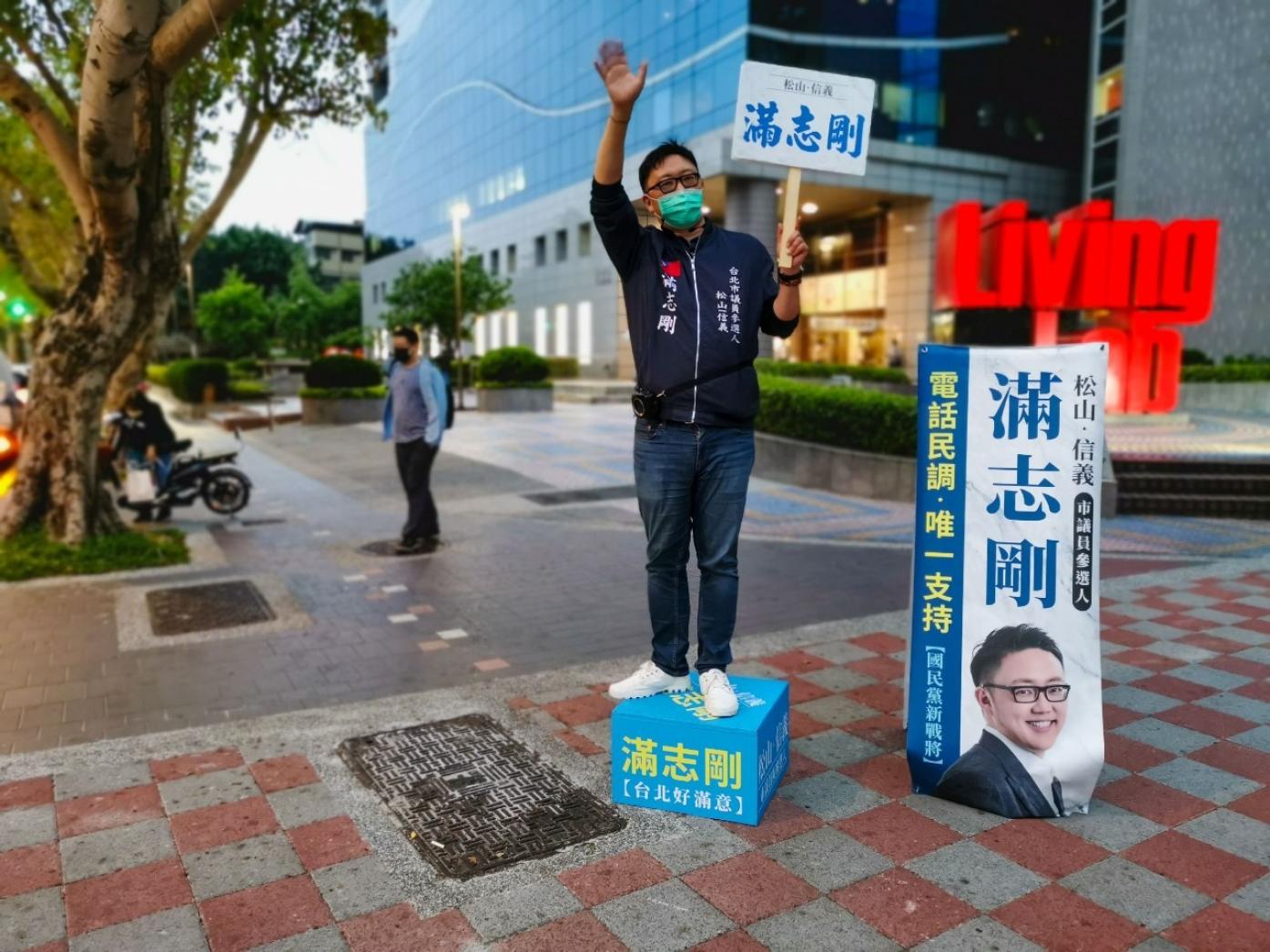 滿志剛兌現承諾發放1千個雞蛋，事後引來批評。翻攝滿志剛臉書