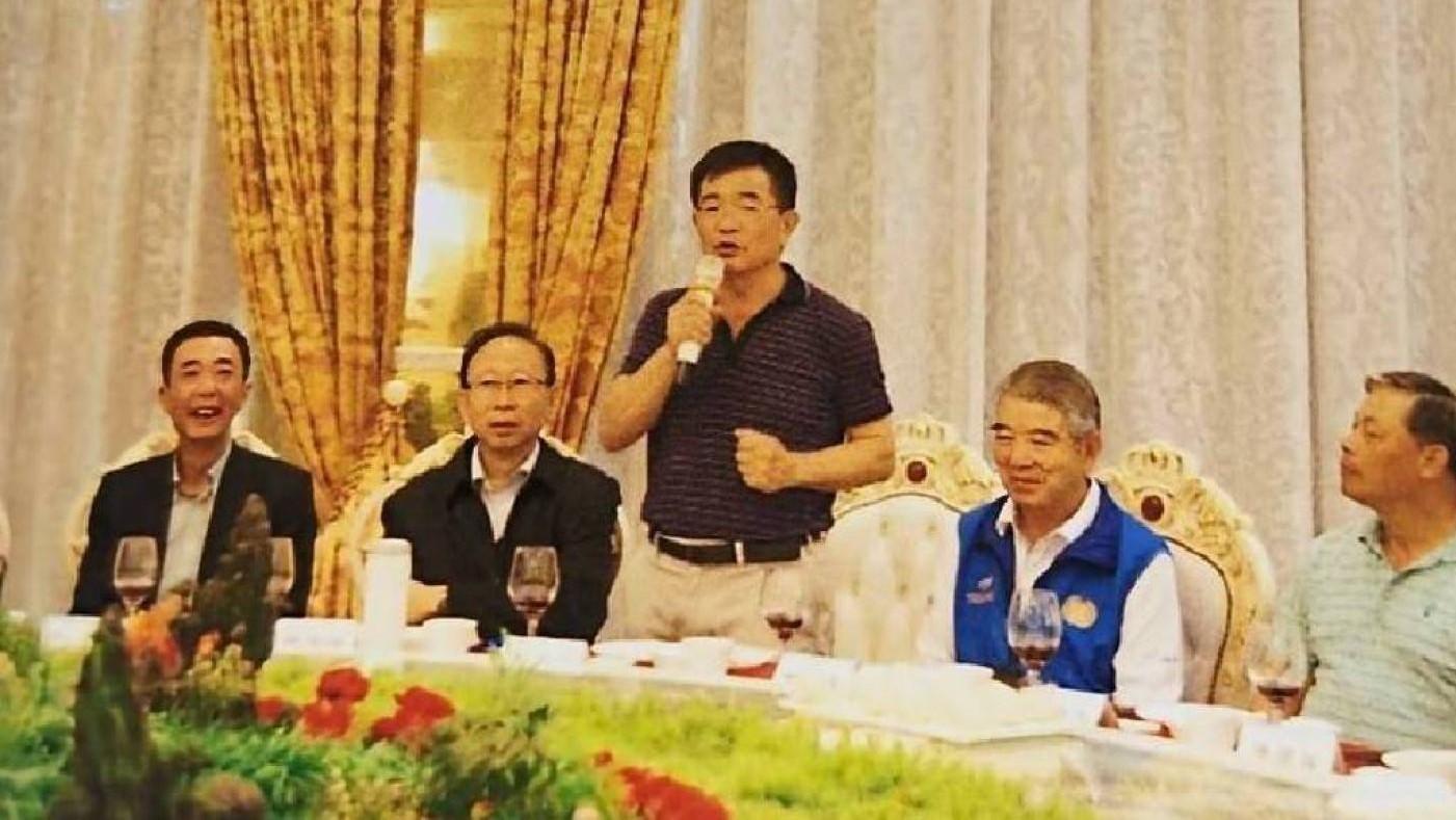 前立委羅志明（中立者）因違反國安法遭起訴。翻攝黃埔軍校同學會活動手冊
