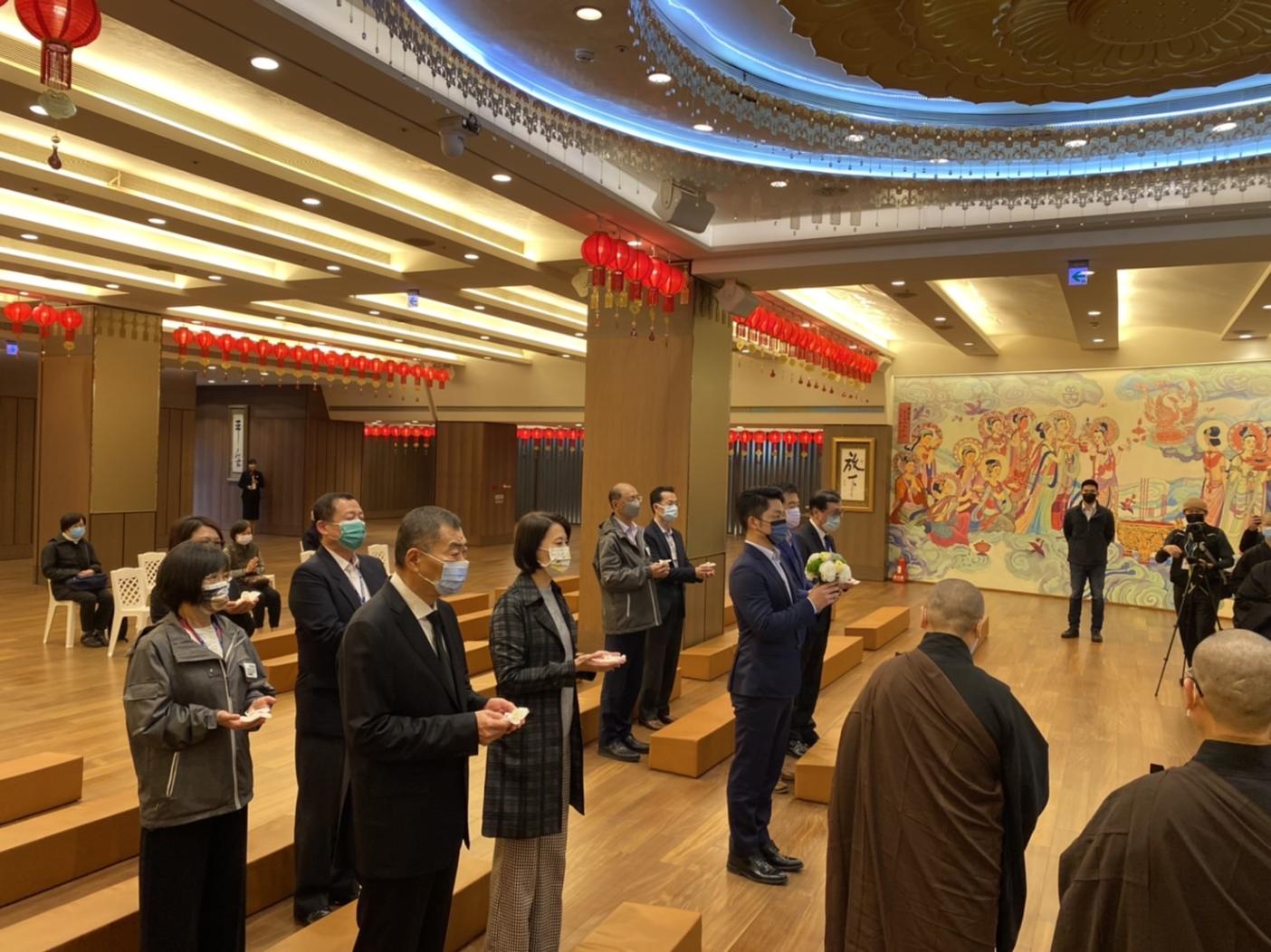 台北市長蔣萬安與立委王鴻薇等人2月前往佛光山悼祭星雲法師。翻攝王鴻薇臉書