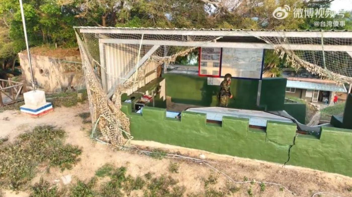 中共無人機侵擾外島，國軍可用7.62公厘以下輕兵器擊落。翻攝微博影片對我金門外島襲擾